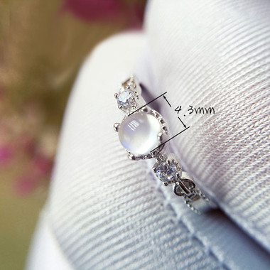 MOONSTONE RING - LUXURIOUS